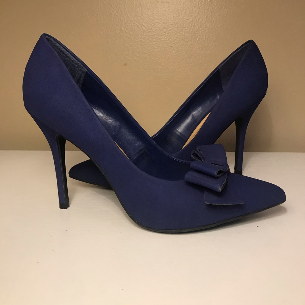 Blue Pointed Toe Pumps with Bow Accent